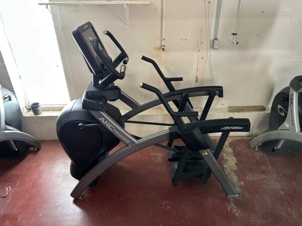 Life Fitness Lower Body Arc Trainer