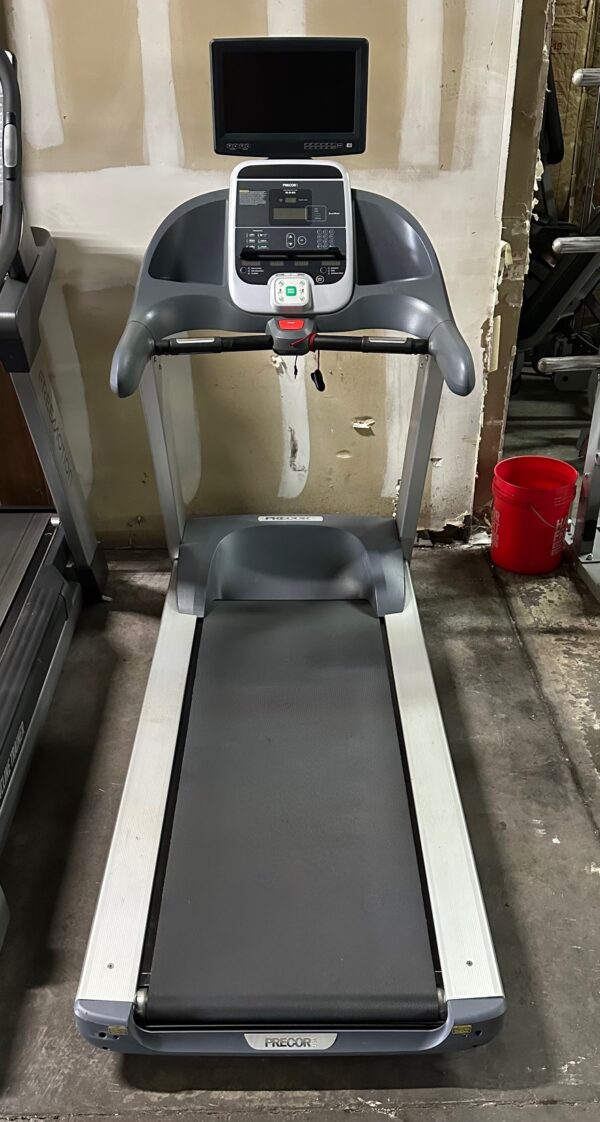 Precor 932i/946i Treadmill