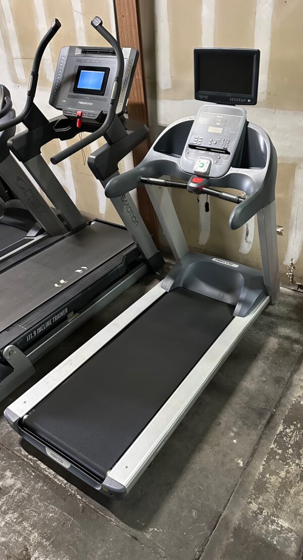 Precor 932i/946i Treadmill - Image 2
