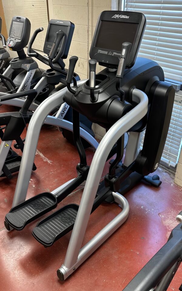 Life Fitness Discover SE 95FS FlexStrider