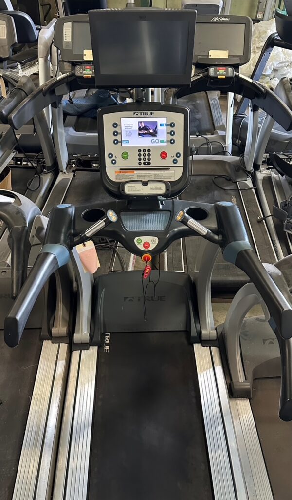 True TCS900 Treadmill - Image 2